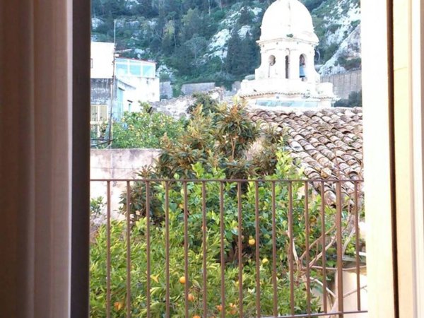 intera palazzina in vendita a Scicli