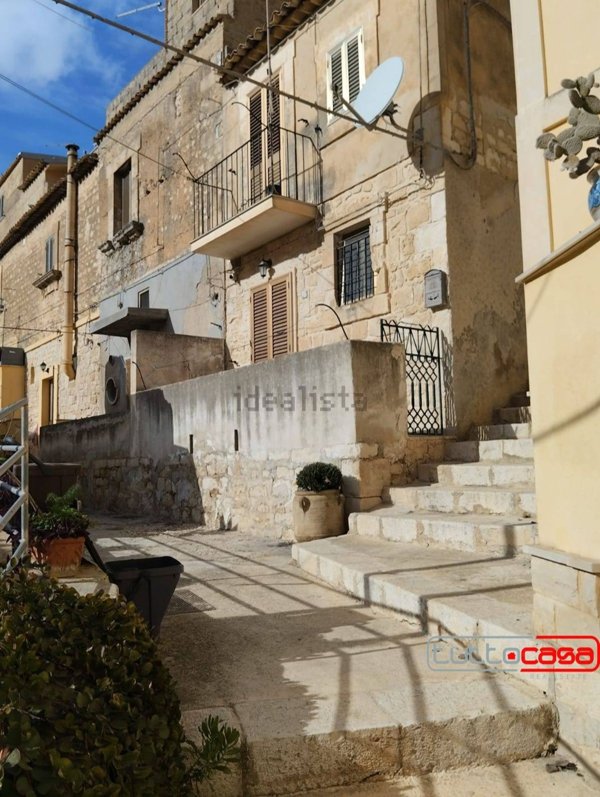 casa indipendente in vendita a Scicli