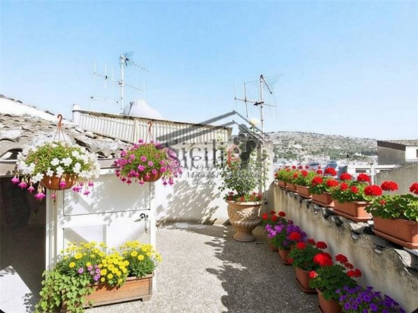 casa indipendente in vendita a Scicli