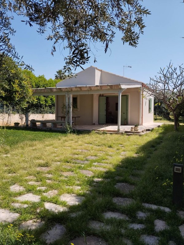 casa indipendente in vendita a Scicli in zona Donnalucata