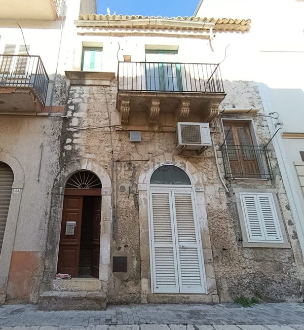 casa indipendente in vendita a Scicli