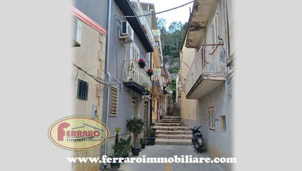 casa indipendente in vendita a Scicli
