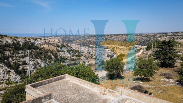 casa indipendente in vendita a Scicli