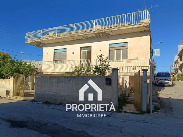 casa indipendente in vendita a Scicli