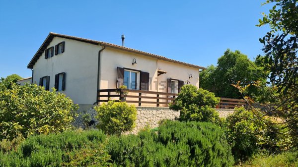 casa indipendente in vendita a Scicli