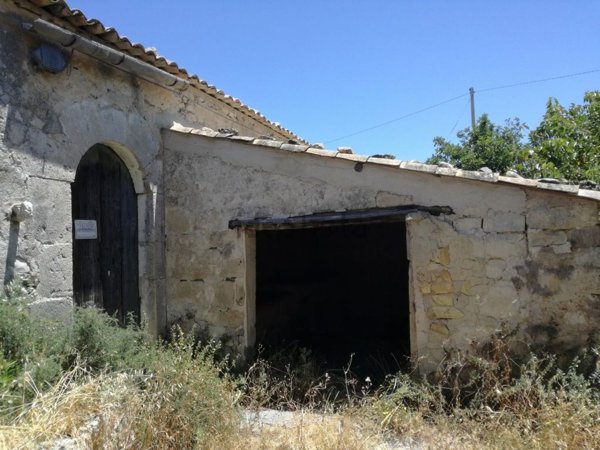 casa indipendente in vendita a Scicli