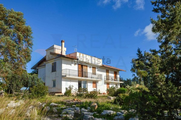casa indipendente in vendita a Scicli