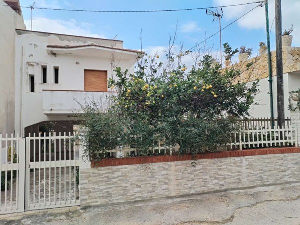 casa semindipendente in vendita a Scicli in zona Cava d'Aliga