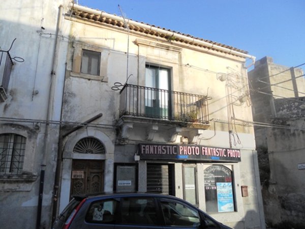 casa indipendente in vendita a Scicli