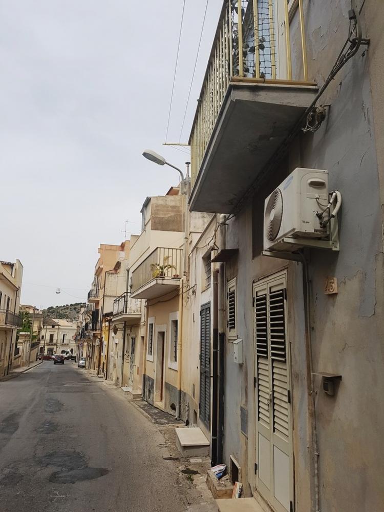 casa indipendente in vendita a Scicli