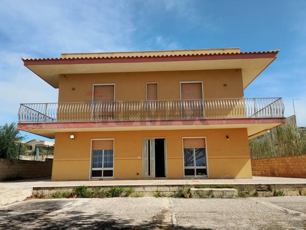 casa indipendente in vendita a Scicli