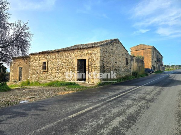 casa indipendente in vendita a Scicli
