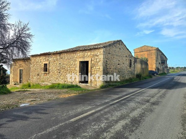 casa indipendente in vendita a Scicli