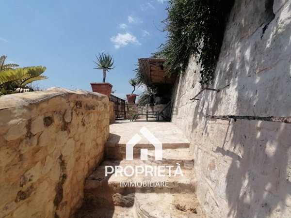 casa indipendente in vendita a Scicli