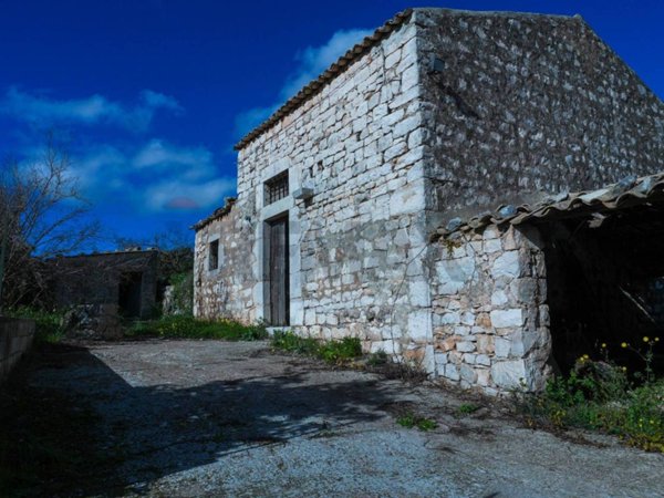 casa indipendente in vendita a Scicli