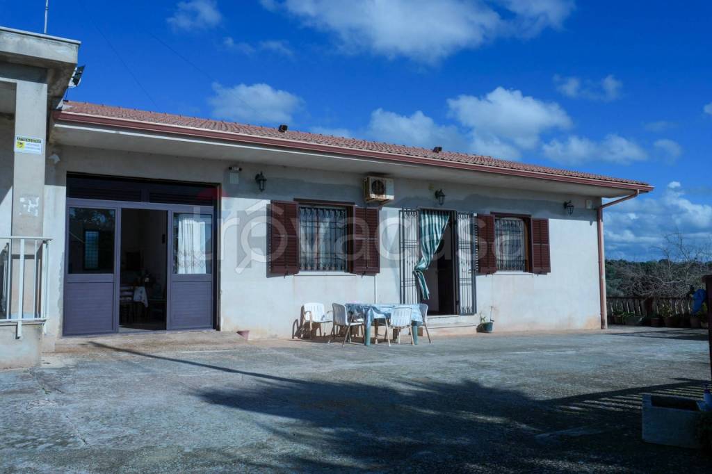 casa indipendente in vendita a Scicli