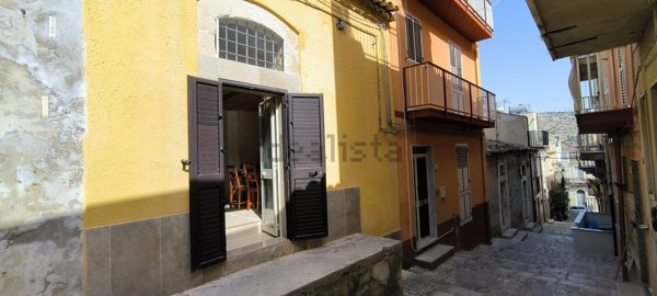 casa indipendente in vendita a Scicli in zona Donnalucata