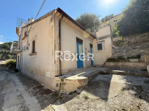 casa indipendente in vendita a Scicli