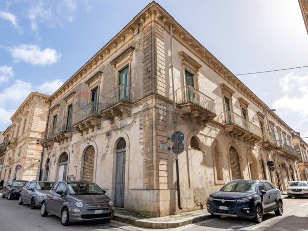 casa indipendente in vendita a Scicli