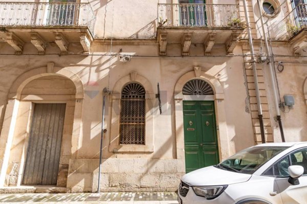 casa indipendente in vendita a Scicli