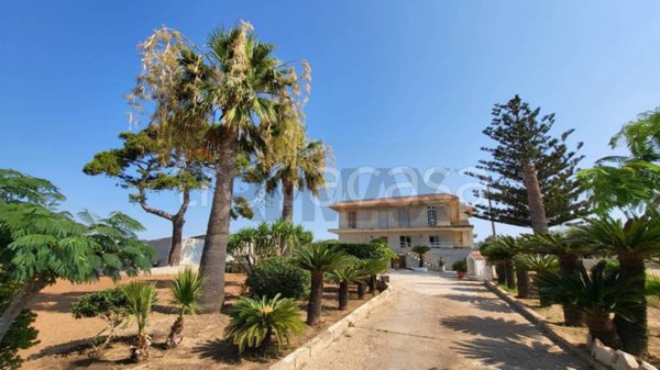 casa indipendente in vendita a Scicli