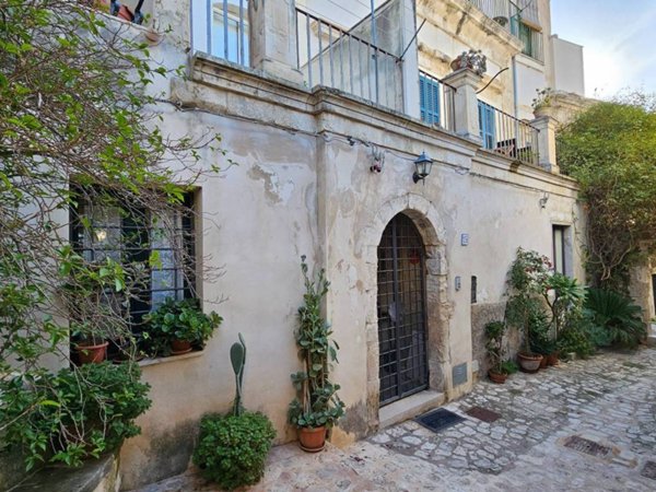 casa indipendente in vendita a Scicli