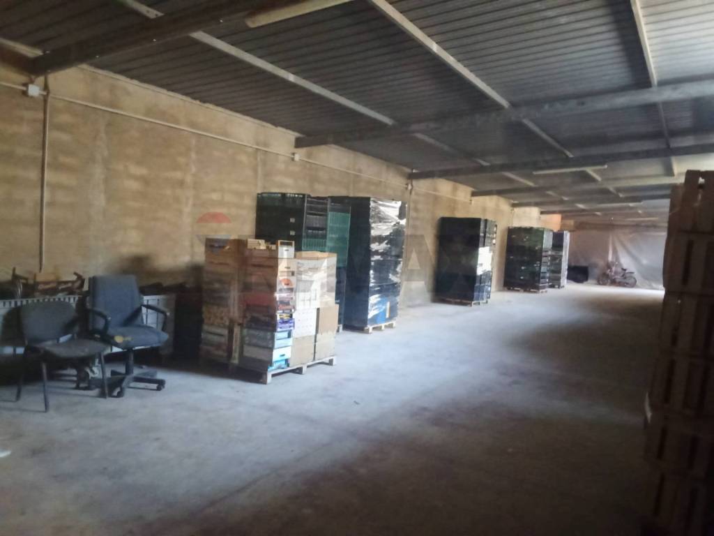 locale commerciale in vendita a Scicli