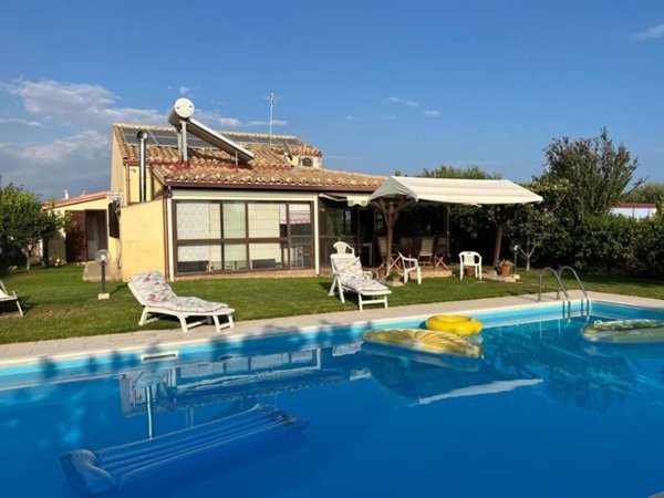 casa indipendente in vendita a Scicli