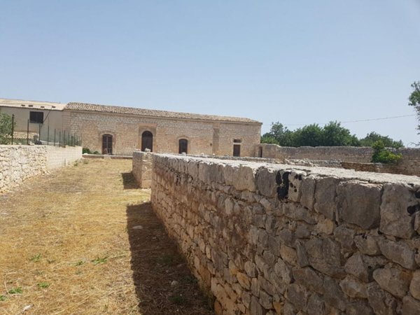 casa indipendente in vendita a Scicli