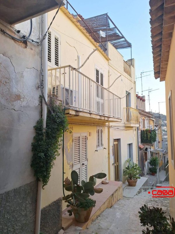 casa indipendente in vendita a Scicli