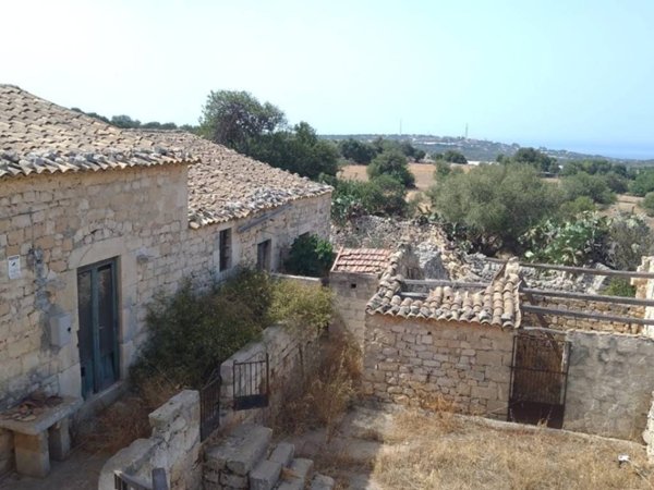 casa indipendente in vendita a Scicli