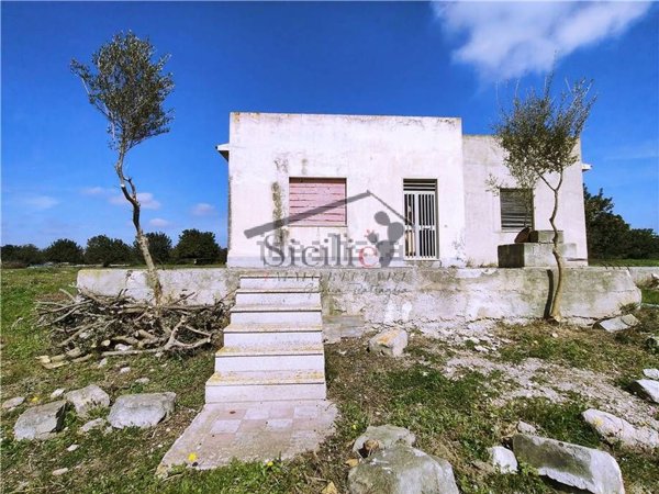 casa indipendente in vendita a Scicli