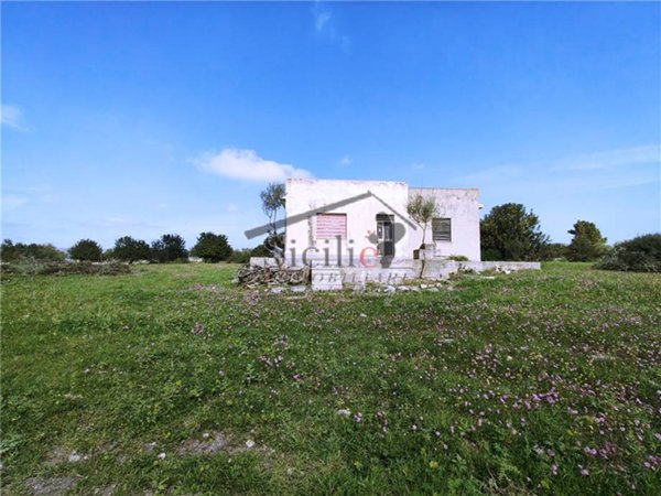 casa indipendente in vendita a Scicli