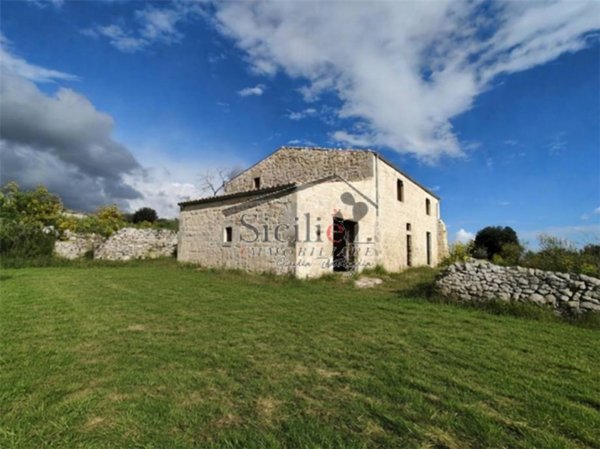 casa indipendente in vendita a Scicli