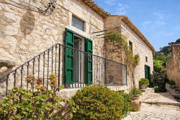 casa indipendente in vendita a Scicli