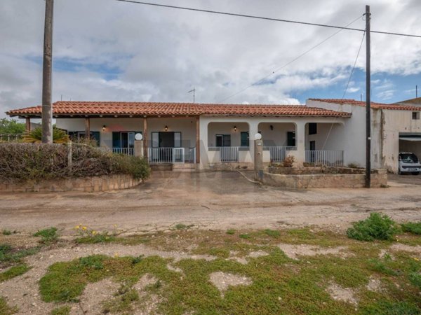 casa indipendente in vendita a Scicli in zona Cava d'Aliga