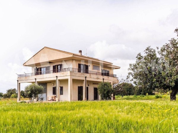 casa indipendente in vendita a Scicli