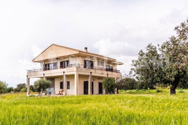 casa indipendente in vendita a Scicli
