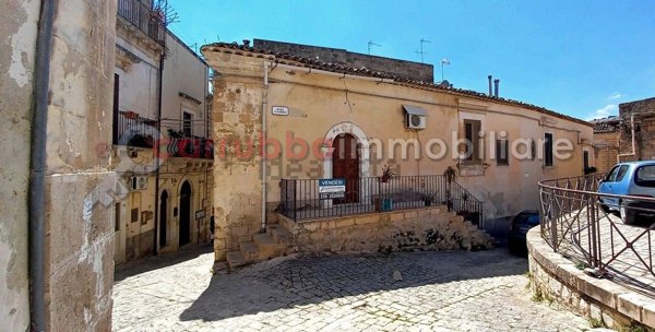 casa indipendente in vendita a Scicli