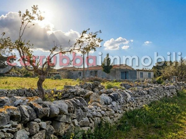 casa indipendente in vendita a Scicli