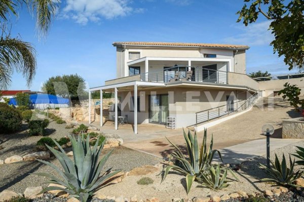 casa indipendente in vendita a Scicli in zona Donnalucata