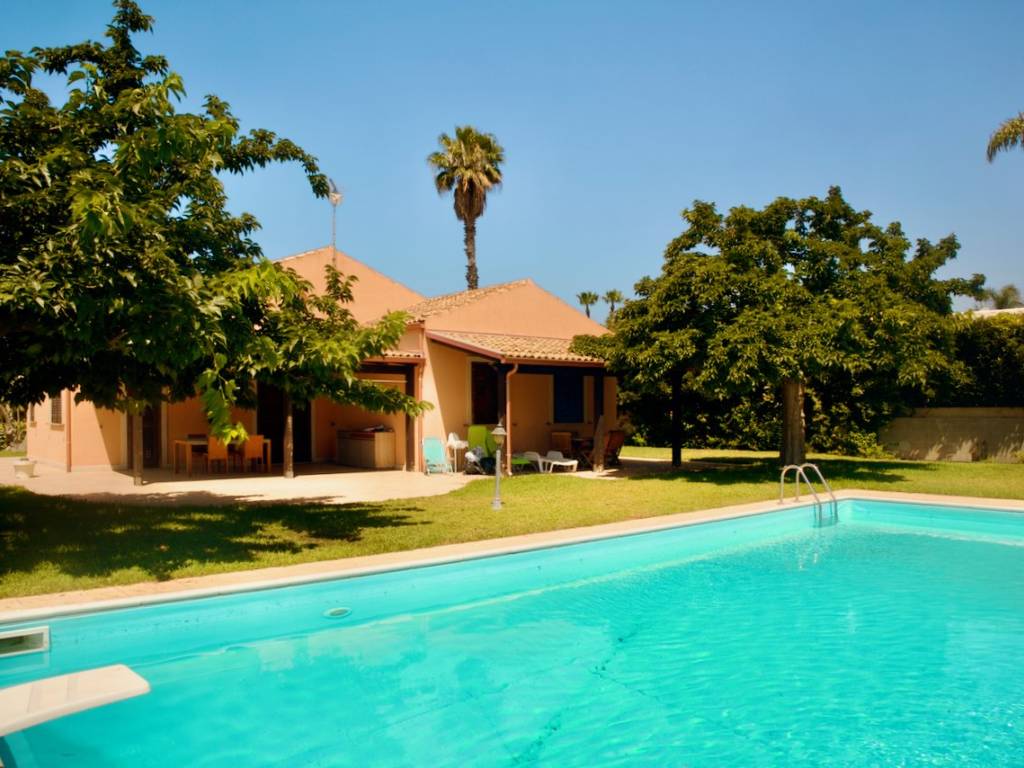 casa indipendente in vendita a Scicli