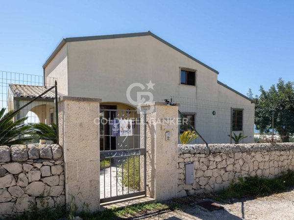 casa indipendente in vendita a Scicli
