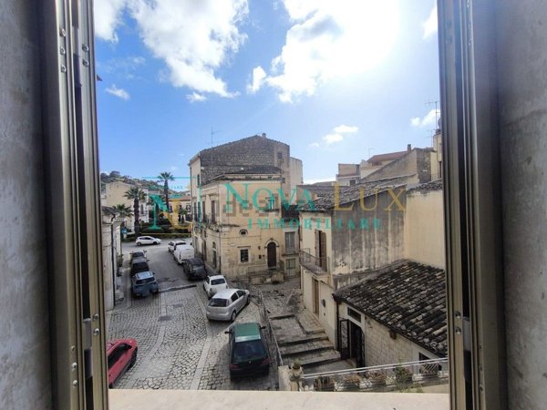 casa semindipendente in vendita a Scicli