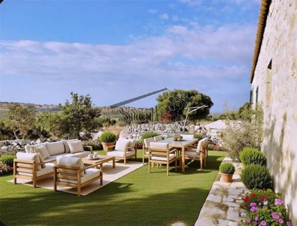 casa indipendente in vendita a Scicli