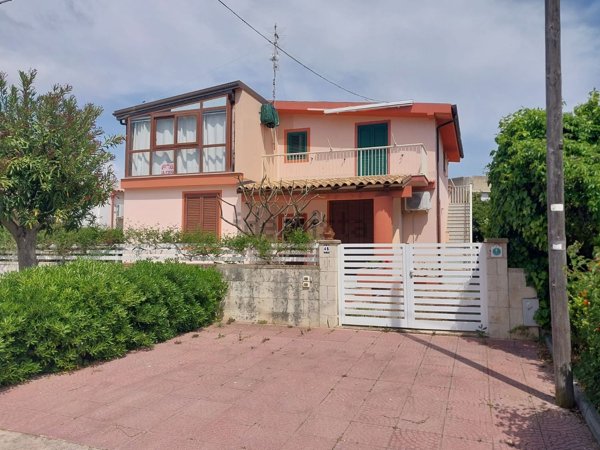casa indipendente in vendita a Scicli