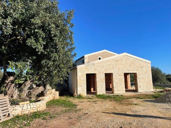 casa indipendente in vendita a Scicli