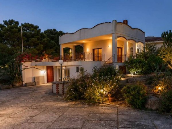 casa indipendente in vendita a Scicli