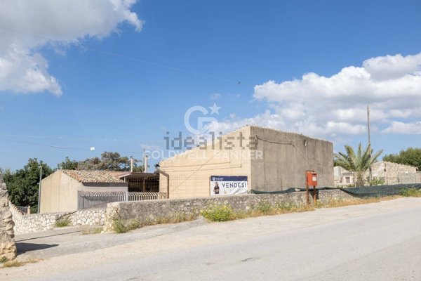casa indipendente in vendita a Scicli