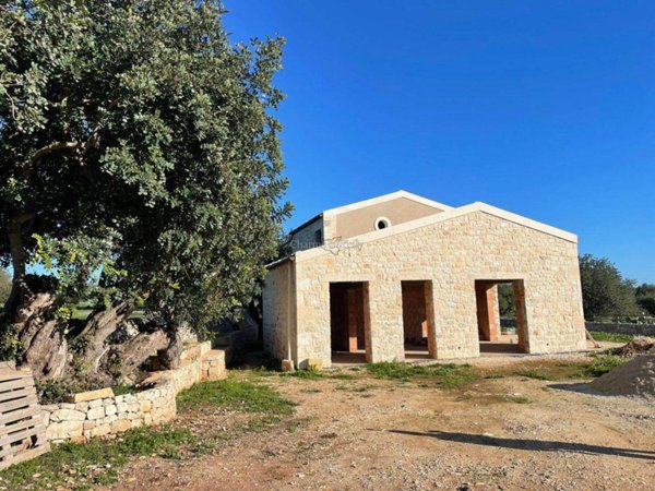 casa indipendente in vendita a Scicli